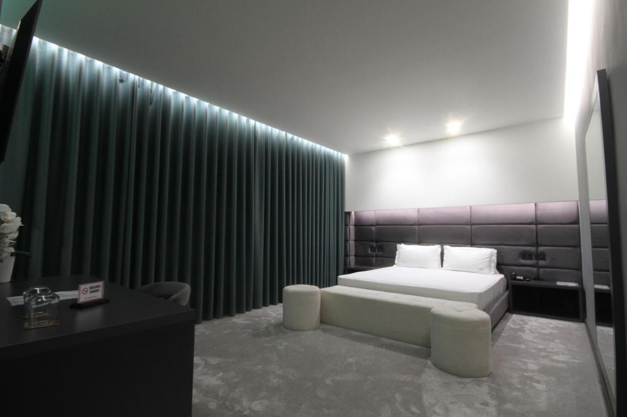 Hotel Albes Fier